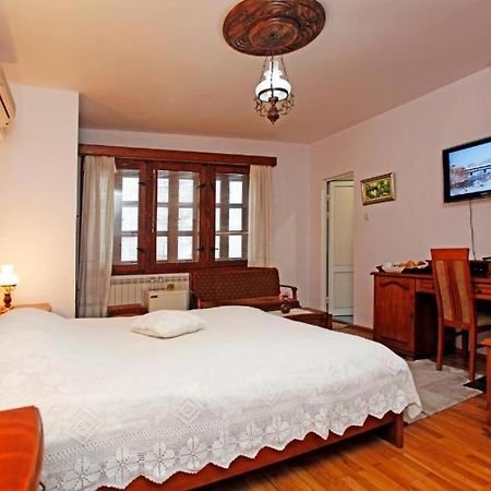 Family Hotel Varosha 2003 로베치 외부 사진